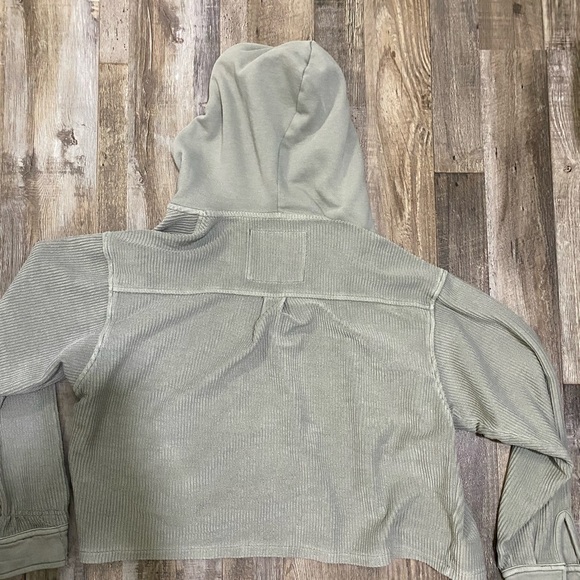 American eagle cropped button up!!! - Picture 4 of 5